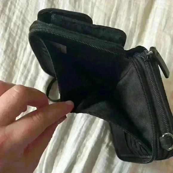 Vera Bradley Black Quilted Wristlet - Picture 7 of 7